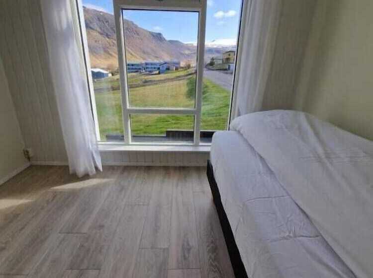 ペンション Sólgarður