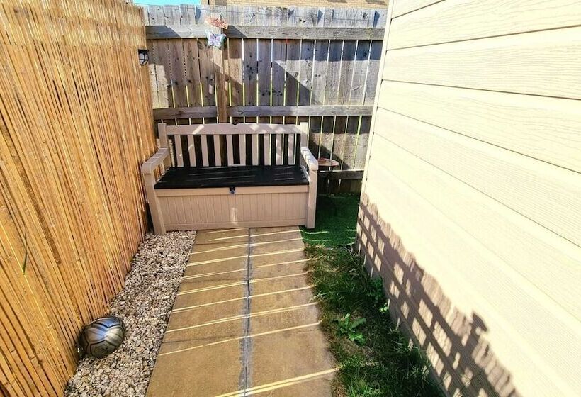 펜션 The Ivy Guest House   Near Roundhay Park