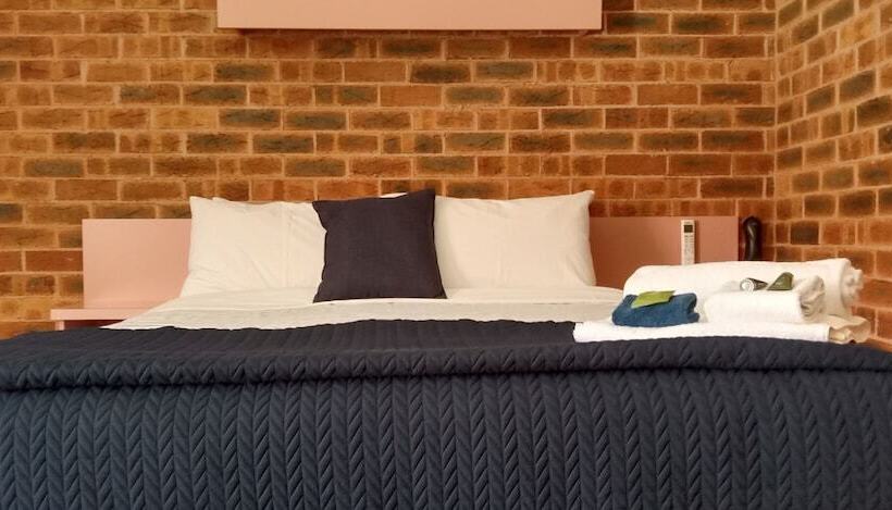 The Lydoun Motel
