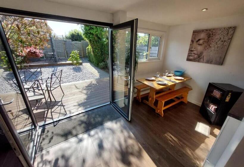 旅馆 Perfect Cowes Retreat With Hot Tub