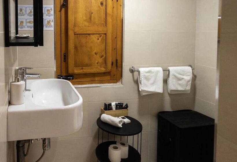 تختخواب و صبحانه Babel Suites