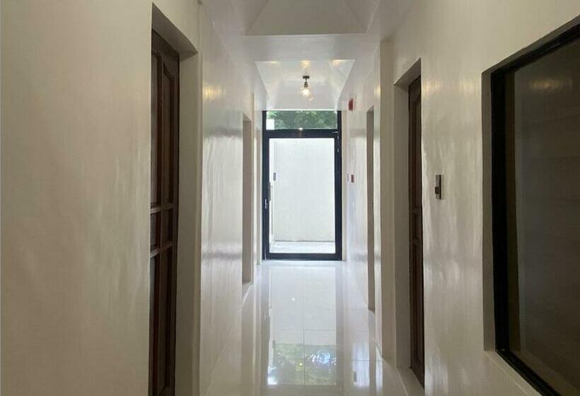 تختخواب و صبحانه Cresta Dormitory