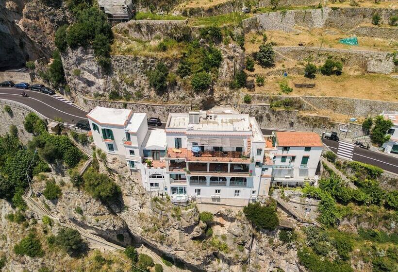 تختخواب و صبحانه Eden Sul Mare