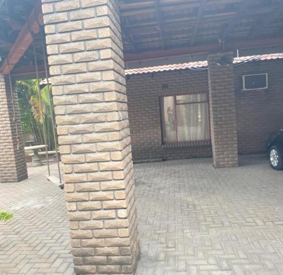 צימר Serengeti Sands Lodge