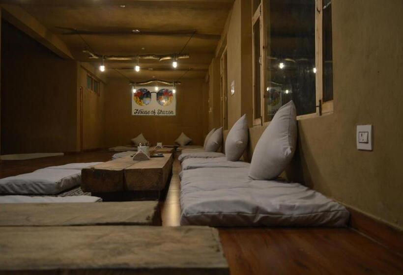 ホテル Tirthan Valley House Of Sharon