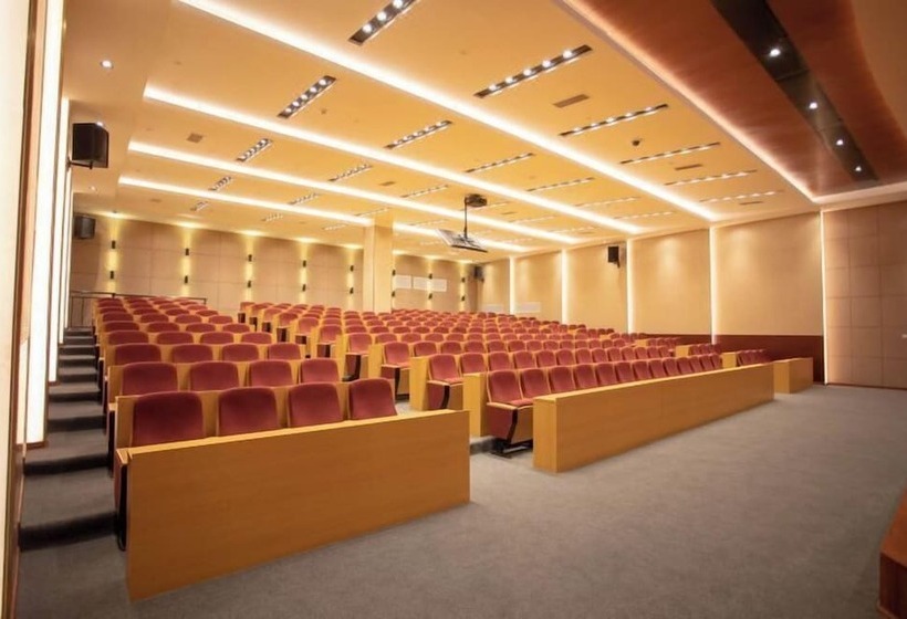 בית מלון כפרי Landmark Vientiane Life Center