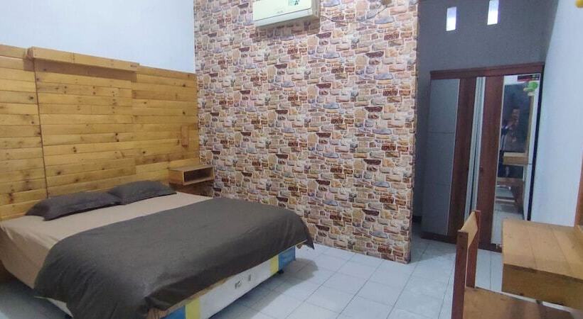 בית מלון כפרי Oyo 92586 Happy 777