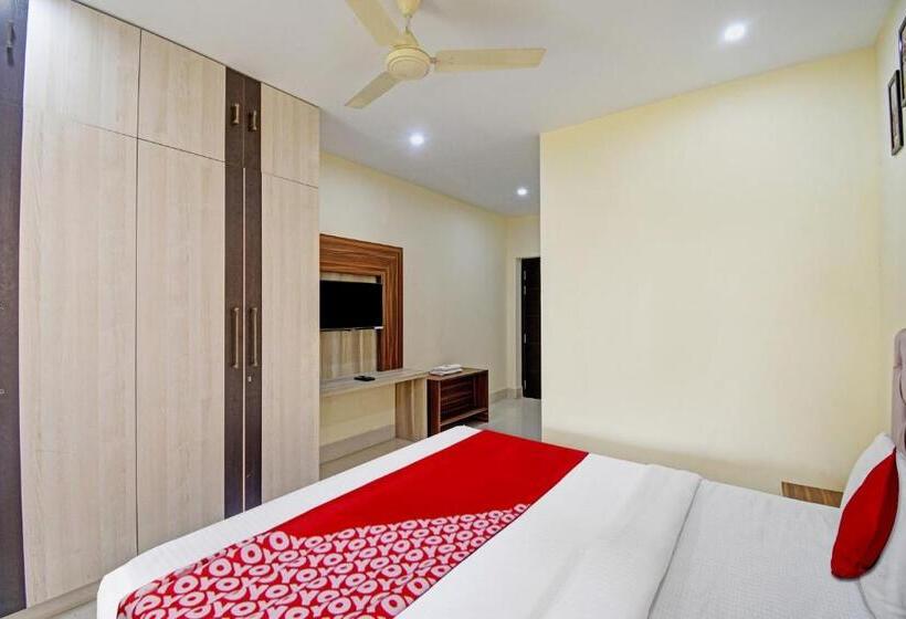 בית מלון כפרי Oyo Flagship 81356 Mahavir Galaxy