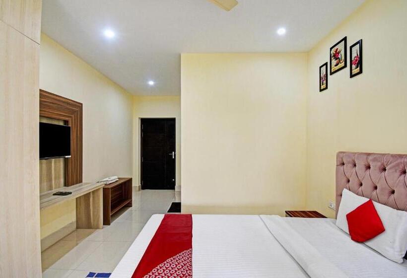 בית מלון כפרי Oyo Flagship 81356 Mahavir Galaxy