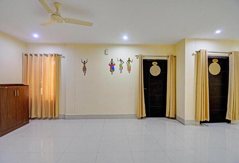 בית מלון כפרי Oyo Flagship 81356 Mahavir Galaxy