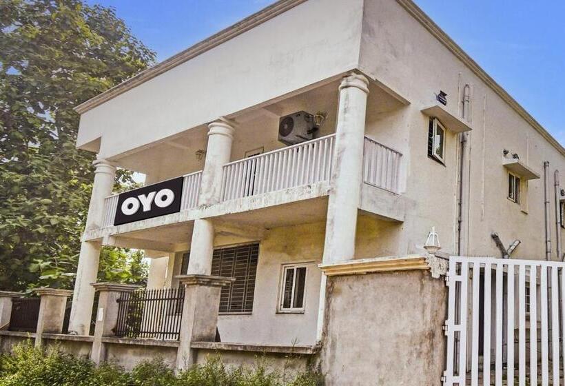 בית מלון כפרי Oyo Flagship 81356 Mahavir Galaxy