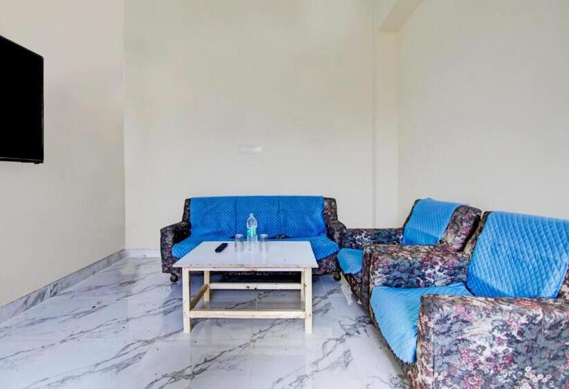 ホテル Oyo Flagship 81378 Dadri Stays