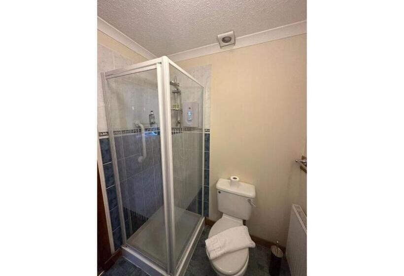 Отель Oyo Mackay S Travel Lodge