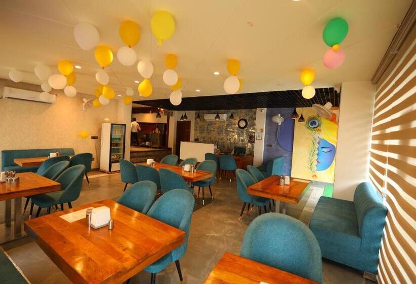 Отель Radha Bihari Nikunj Inn