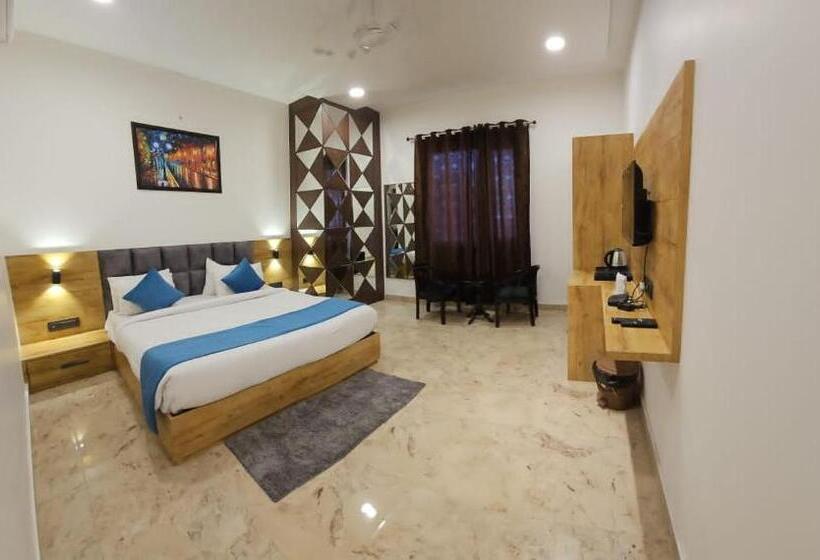 Отель Radha Bihari Nikunj Inn