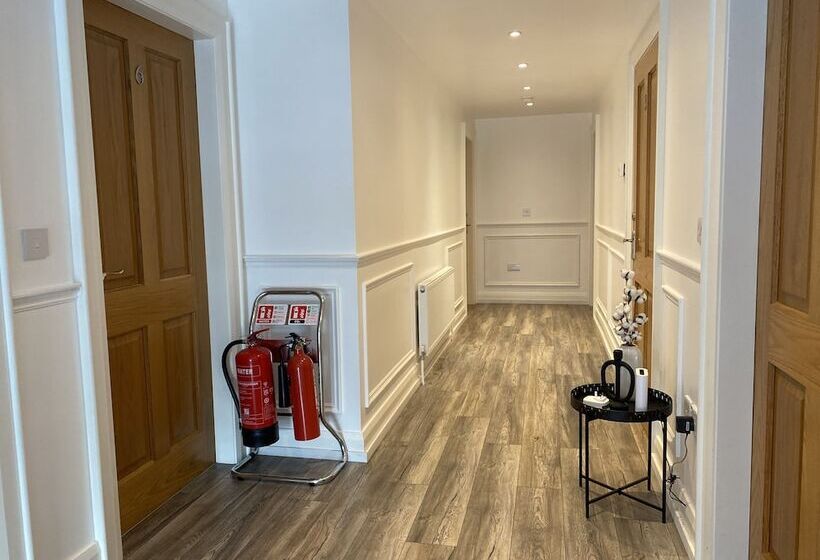 Отель Rostrevor Valley House  Mountainside Hot Tub View