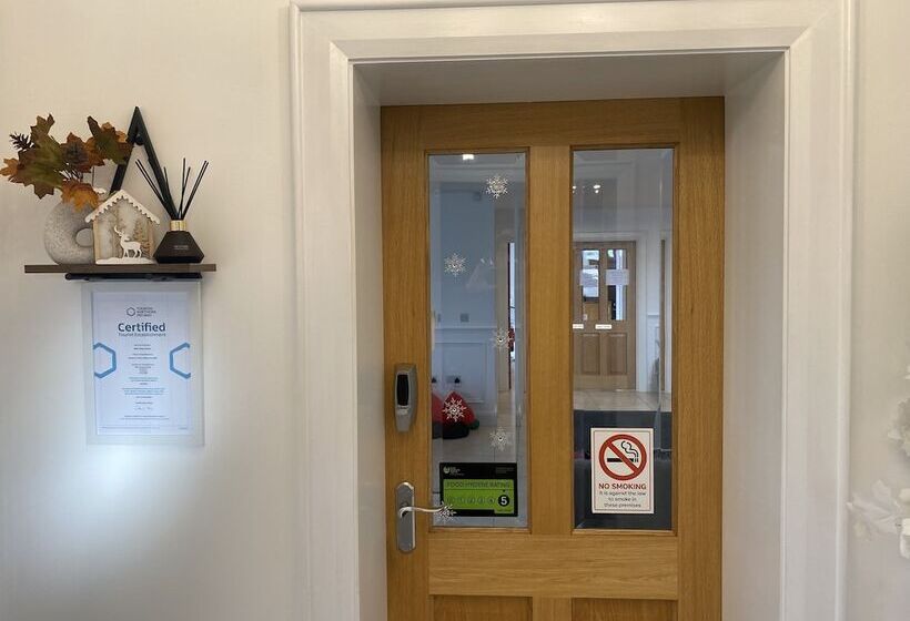 Отель Rostrevor Valley House  Mountainside Hot Tub View