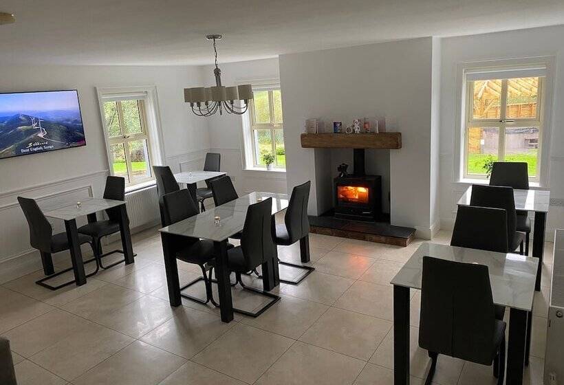 Отель Rostrevor Valley House  Mountainside Hot Tub View