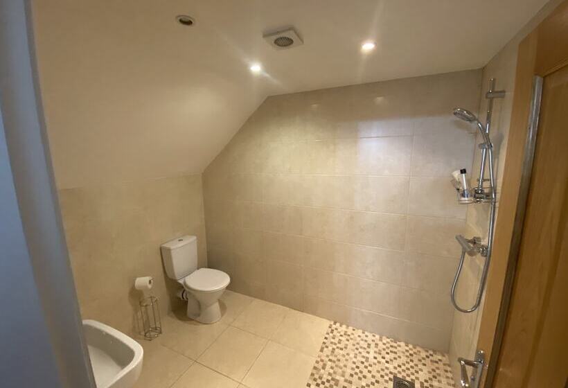 Отель Rostrevor Valley House  Mountainside Hot Tub View