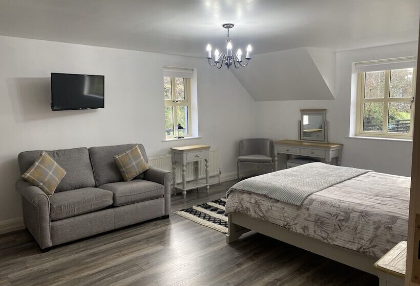 Отель Rostrevor Valley House  Mountainside Hot Tub View