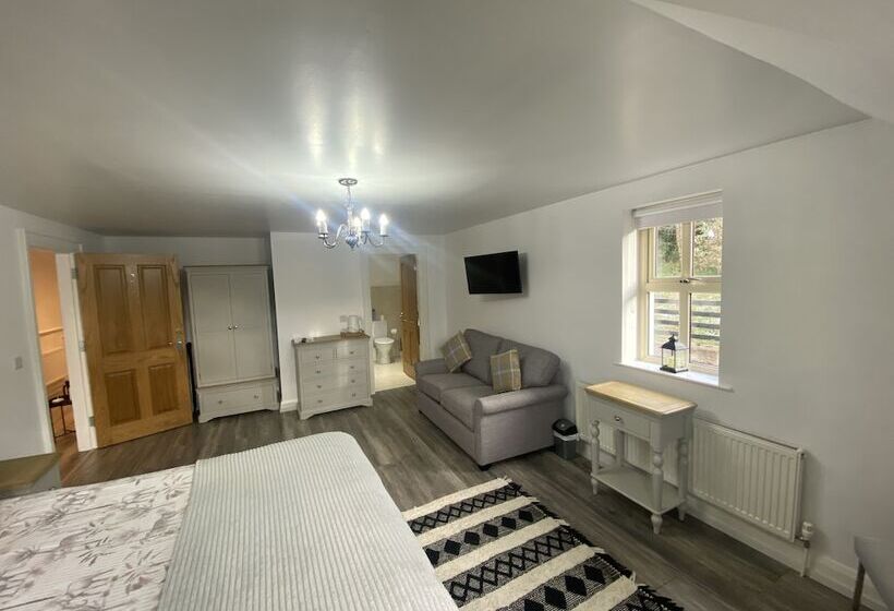 Отель Rostrevor Valley House  Mountainside Hot Tub View