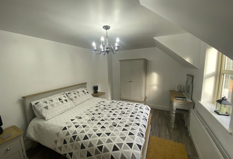 Отель Rostrevor Valley House  Mountainside Hot Tub View