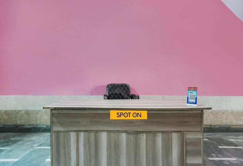 ホテル Spot On 81374 Blue Moon