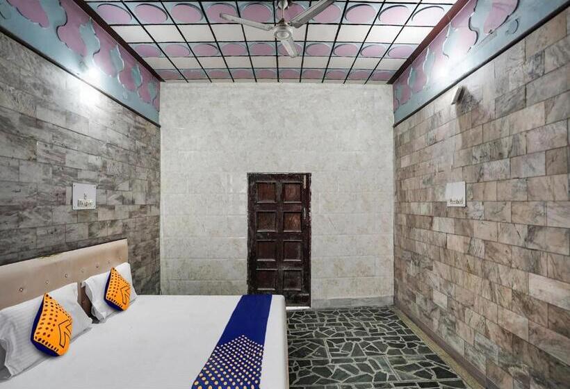 ホテル Spot On 81374 Blue Moon