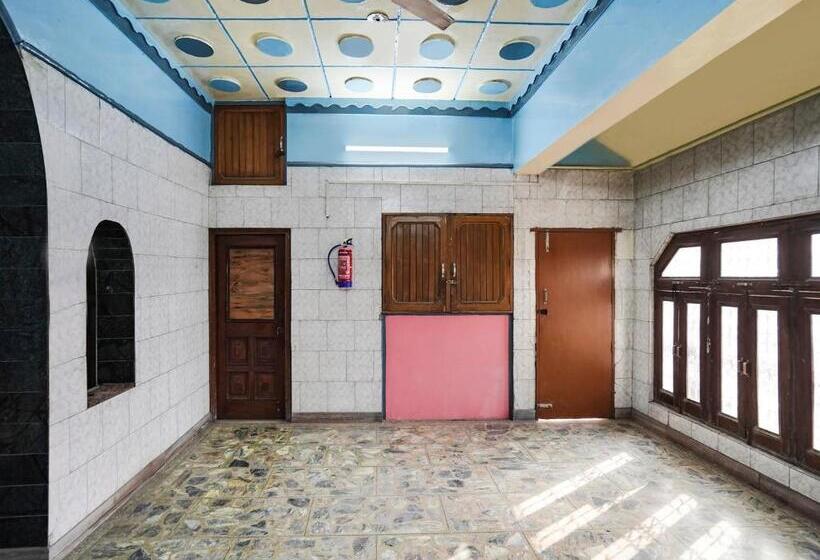 ホテル Spot On 81374 Blue Moon