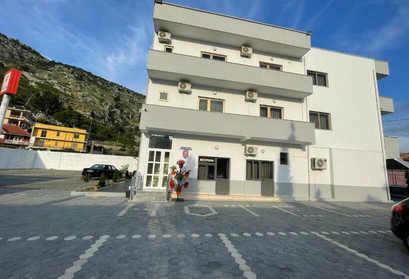 בית מלון כפרי Triho