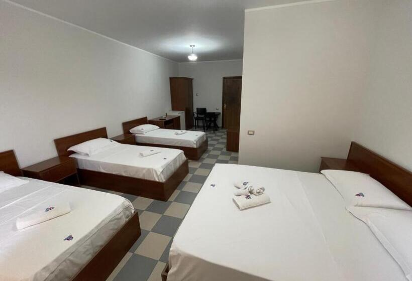 בית מלון כפרי Triho