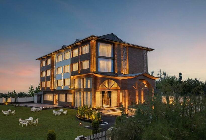 Hotel Welcomheritage Grand, Srinagar