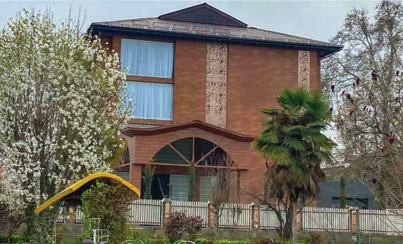בית מלון כפרי Welcomheritage Grand, Srinagar