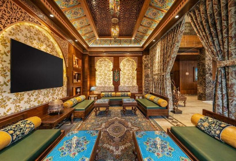 Hotel Welcomheritage Grand, Srinagar