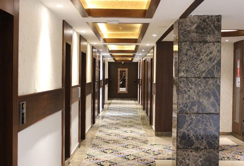 Hotel Welcomheritage Grand, Srinagar