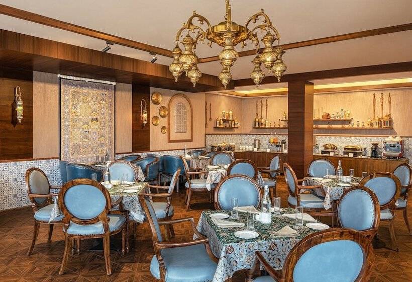 Hotel Welcomheritage Grand, Srinagar