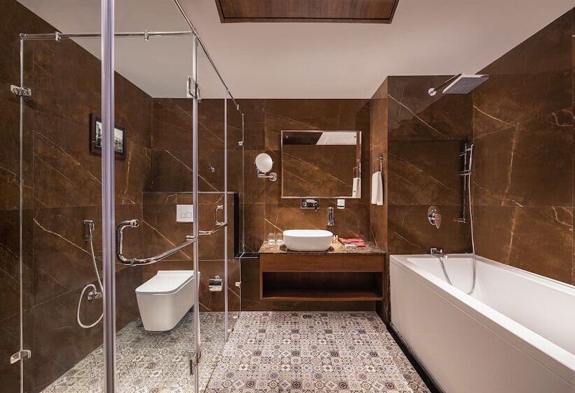 Hotel Welcomheritage Grand, Srinagar