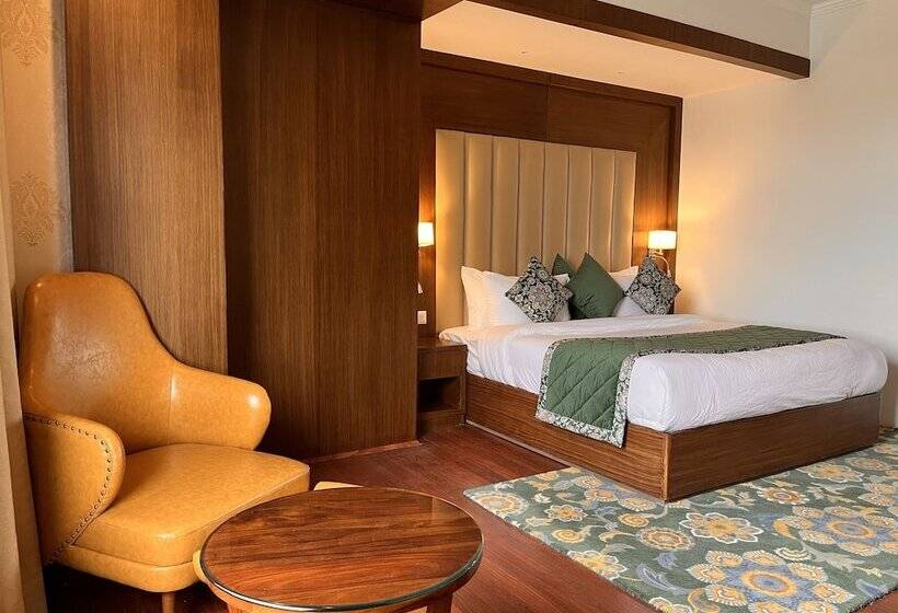 Hotel Welcomheritage Grand, Srinagar