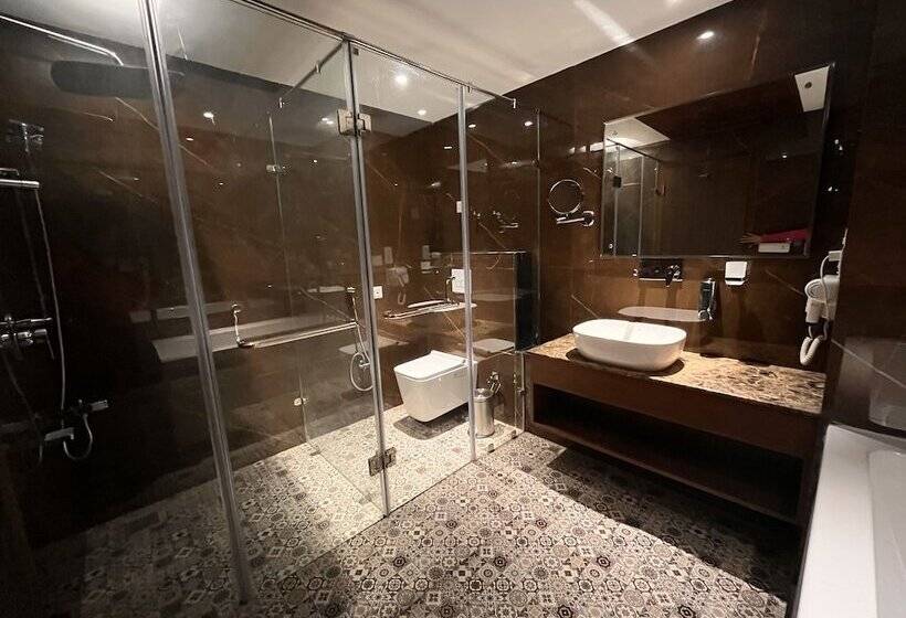 호텔 Welcomheritage Grand, Srinagar