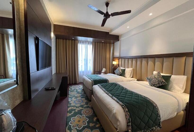 Hotel Welcomheritage Grand, Srinagar