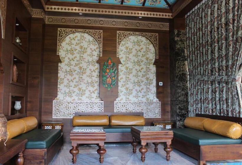 Hotel Welcomheritage Grand, Srinagar