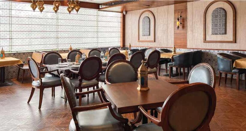 Hotel Welcomheritage Grand, Srinagar