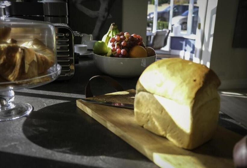 Moulton Lawn House B&b