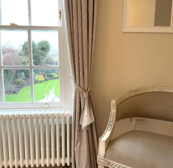 Moulton Lawn House B&b