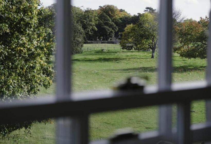 Moulton Lawn House B&b