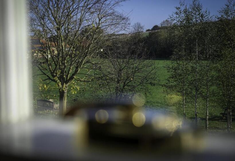 Moulton Lawn House B&b