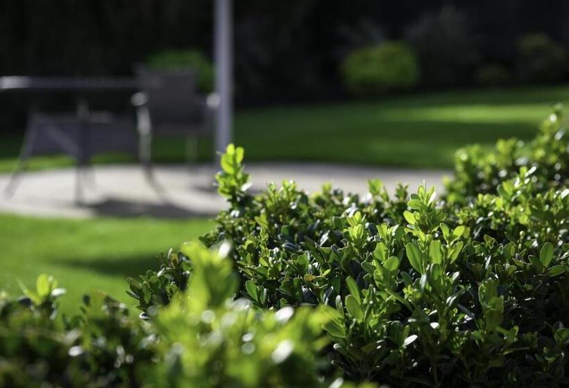 Moulton Lawn House B&b