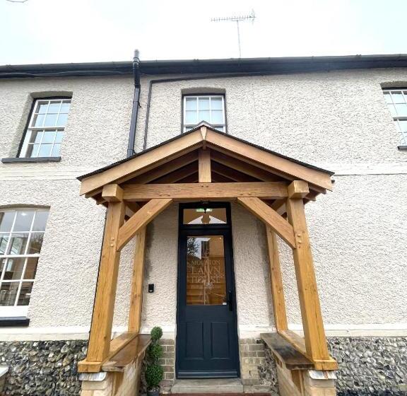 Moulton Lawn House B&b