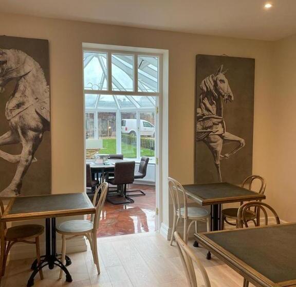 Moulton Lawn House B&b