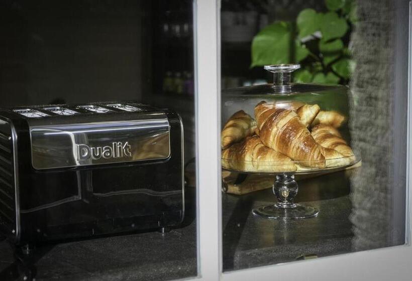 Moulton Lawn House B&b